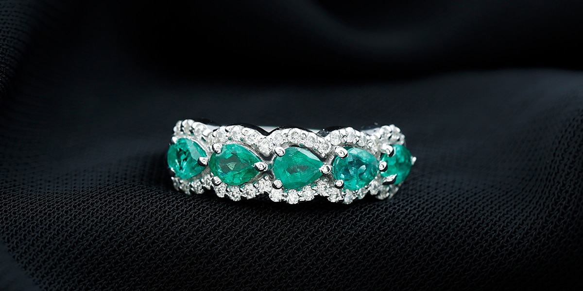 Timeless Elegance Rosec Jewels' Sophisticated Emerald Rings