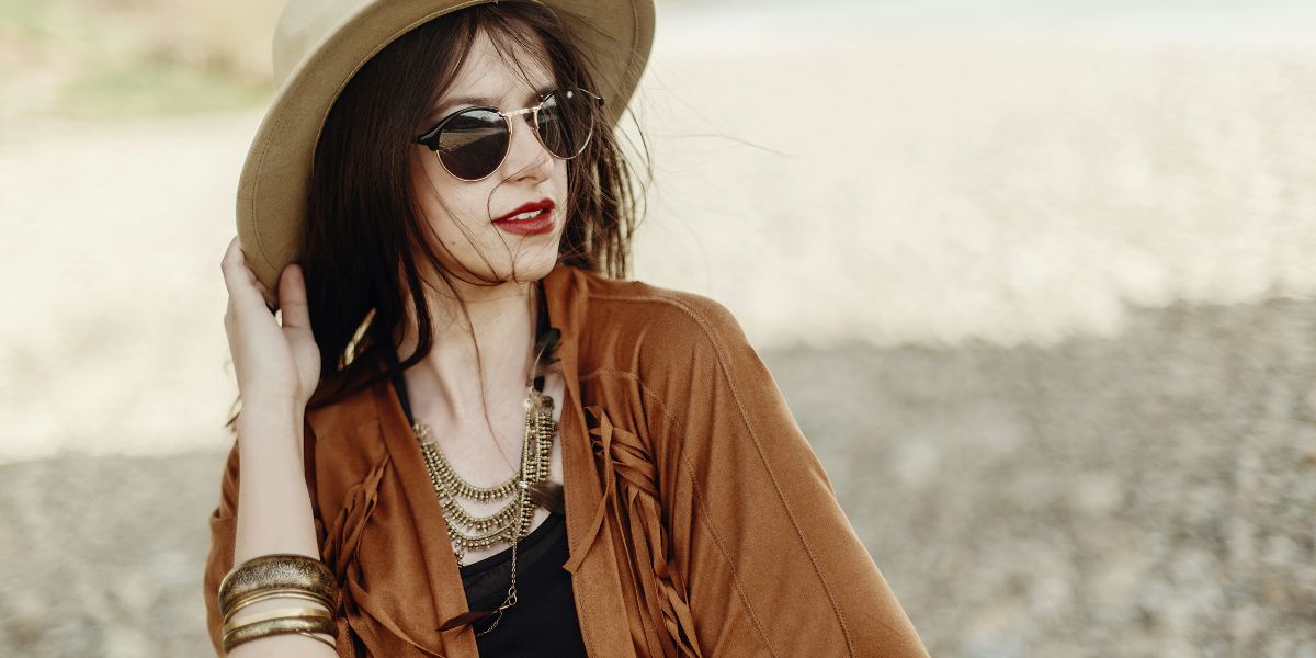 How to Style Bold Accessories for Summer Outfits