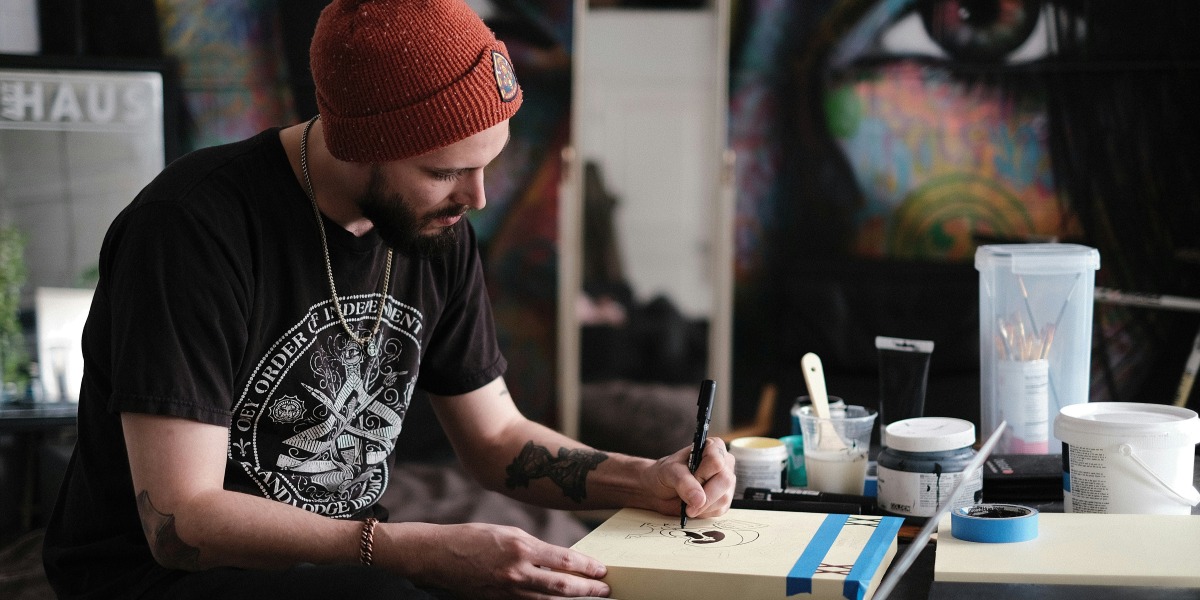 How Aspiring Artists Respond to Public Criticism