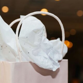 Golden Globes Gift Bag Features Travel, Tech, and High‑End Accessories