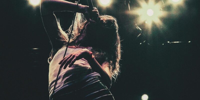 Lily Allen Turns Heartbreak Into Performance Art on Tour