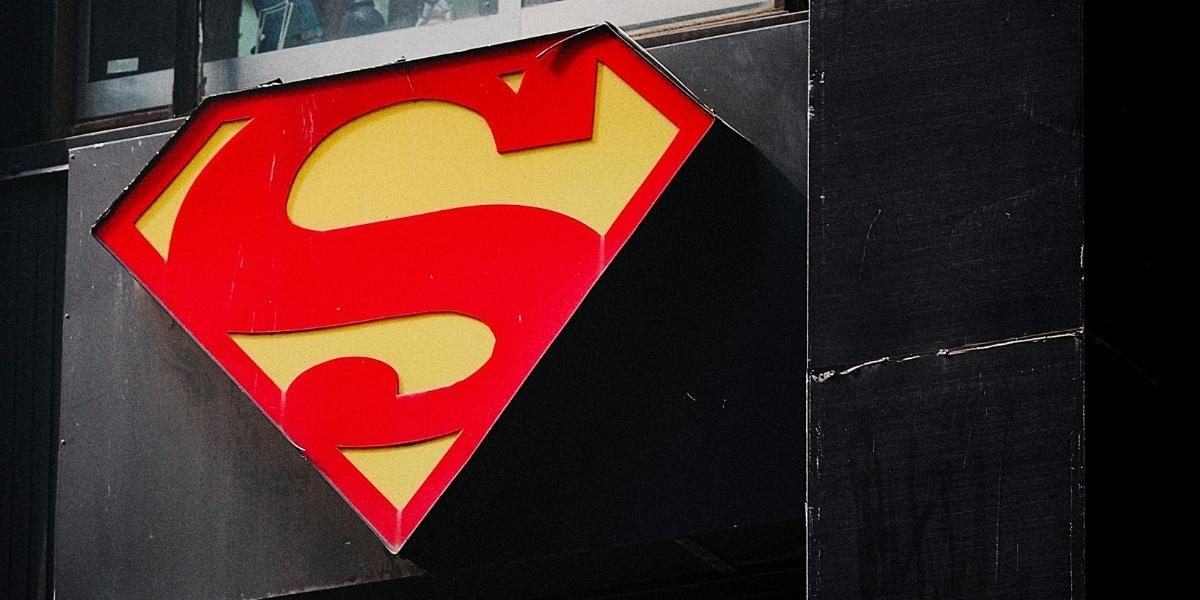 Supergirl Red Carpet Moment Sparks Viral DC Movie Premiere Buzz